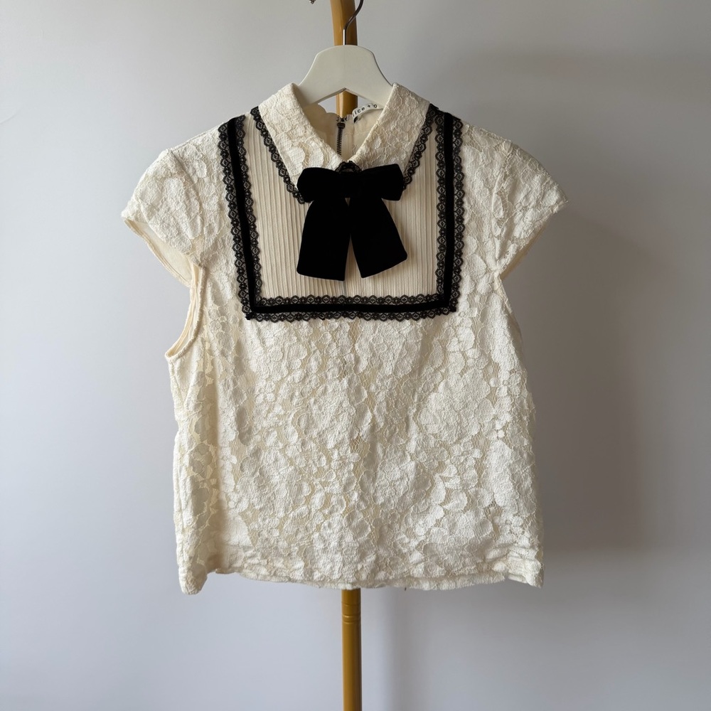 Alice + Olivia Venetta Pintuck Shirt Bow White Lace Size  6
